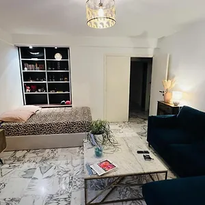 John Homestay In , Nizza Frankreich